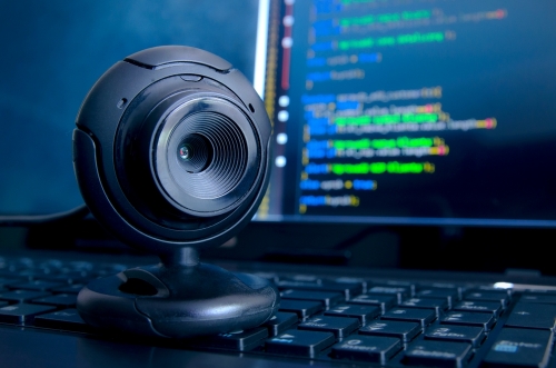 Cum transformi camera web într-un sistem de supraveghere homemade
